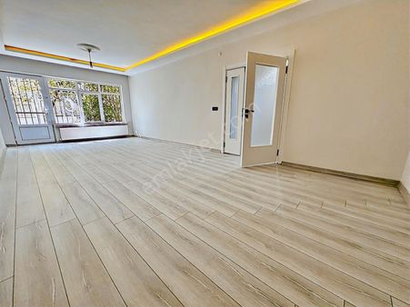 Dikmen Cadde Üzeri 2+1 | 105m² Sıfır Yenilenmiş Bahçeli!