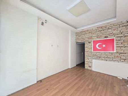 Ferhuniye Mah. İşyapar Gayrimenkulden 30 M2 Kiralık Dükkan