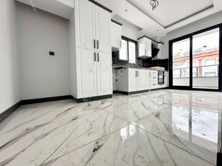 ꧁akçay Ay Emlak'tan꧂altınkum'da Denize 250 M Ara Kat Ön Cephe Ayrı Mutfaklı Satılık 2+1 Daire