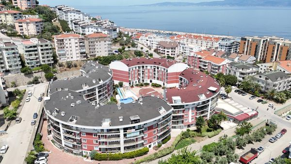Mudanya Marinaya Yakın Otoparklı-havuzlu-güvenlikli Deniz Gören