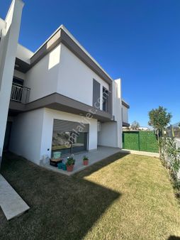 Kuşadası Site İçi Müstakil Bahçeli 3+1 Villa