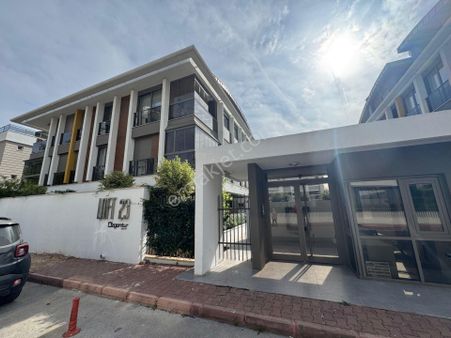 Lara Güzeloba’da Havuzlu Modern Sitede Kiralık Dubleks Daire