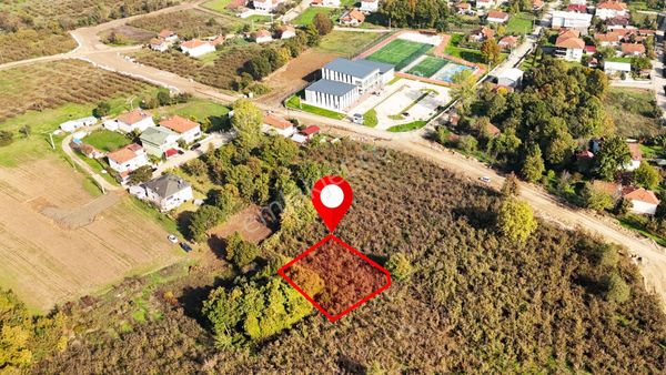 Gümüşova Fatih Mh.de Gençlik Merkezine Komşu 427 M2 Arsa