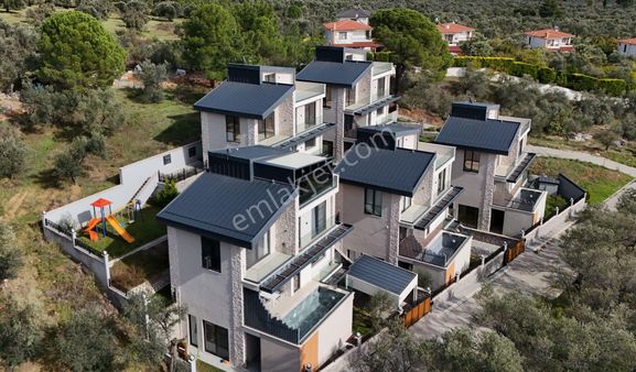 Yiğit'ten Güre'de Hayalindeki 4+1 Saunalı Havuzlu Forleks Villa