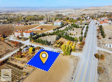 Ankara Akyurt'ta Ana Cadde Üzerinde, Cadde Cephe 600m² Arsa Acil