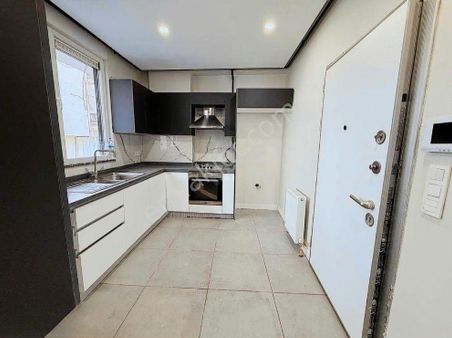 Şenesenevler De 2+1 80m2 İskanlı Boş Oturuma Hazır Yeni Bina