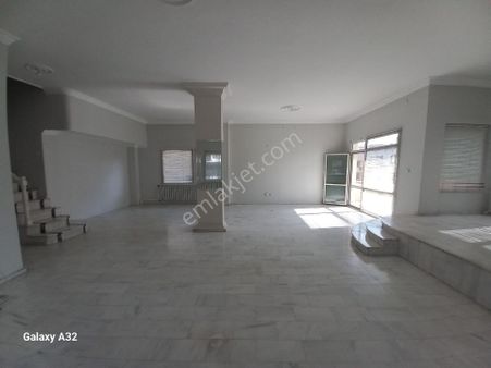 Bostanli Sahile 5 Dakika Yürüme Mesafede 300m2 Satilik 5+1 Dubleks