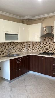 Cunmhuriyet Mahallesinde 3+1 Kilimalı Doğalgazlı Kiralık Daire