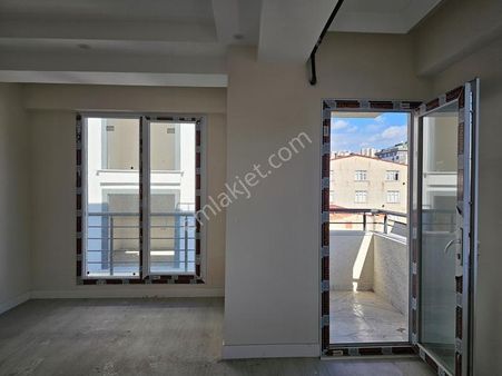 Avcıar Tahtakale Mh Sıfır Binada Kapalı Otparklı 3+2 Dublx Teras