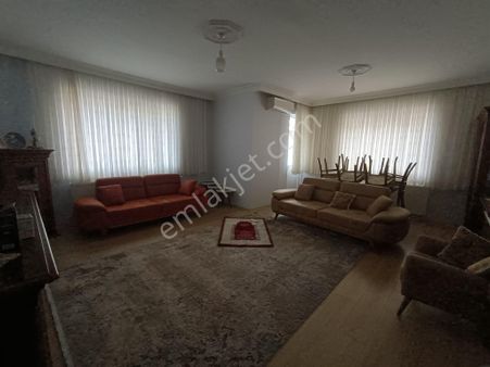 Avcılar Üniversite Mahallesi 3+1 180 M² Çift Daire Genişliğinde Kiralık Daire