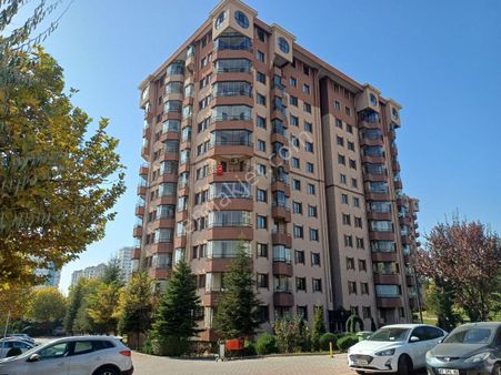 Yaşamkent Park Caddesinde Geniş Peyzajlı Satılık 3+1 Daire