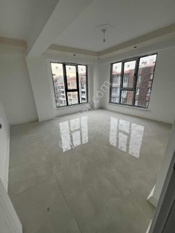 Rw Milyon'dan Esentepede Cadde Üstü 2+1 Satılık Daire