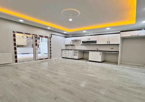 Yatırıma Uygun Dekorlu Geniş Sıfır Mülkiyetli 1+1 Satılık Daire