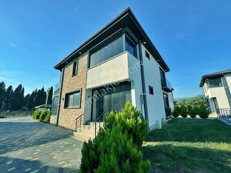 Uytundan Edremitte Havuzlu Yerden Isıtmalı Ultralüks 4+1 Villa