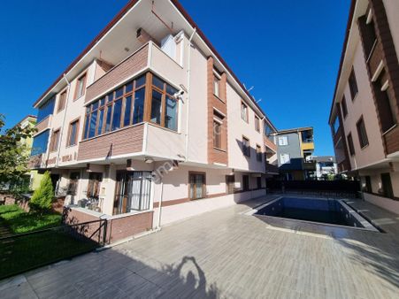 Havuzlu Sitede Ön Cephe Ayrı Mutfak Kapalı Balkon Geniş 2+1