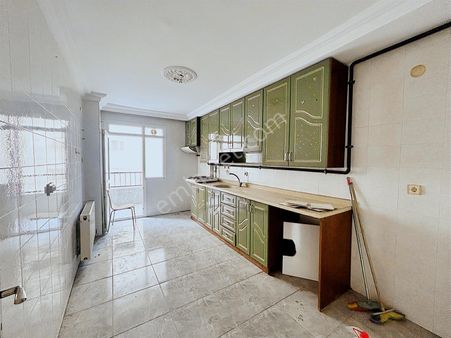 Huzurevlri_atilla_okulu_civarı_d.gaz_aktif_çiftbanyolu_geniş_3+1