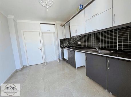 Hilal Gayrimenkulden Halı Saha Cepheli Geniş Kullanışlı *2+1*