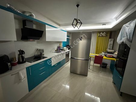 (1143) Keçiören Bademlik Mahallesinde Cadde Üzerinde Kat Konumunda 4+1 Site Dairesi