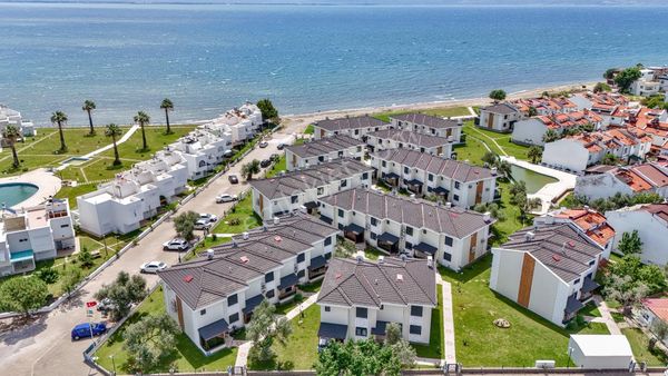 Mahmut İşler'den Gürede Denize Sıfır Sitede Satılık Villa