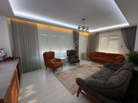 Bahçelievler'de Jakuzili, Şık Ve Kullanışlı 3+1 Satılık Lüks Daire