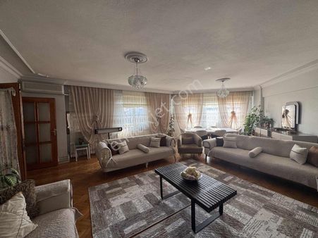 Aydınlık Emlak'tan İnegöl Merkezde Satılık 4+1 Daire