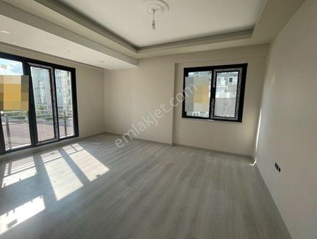 Kartal Metro Durağına Yürüme Arakat 3+1 İskanlı - Balkonlu