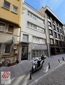 Adalı'dan Şehrin Tam Merkezi Adalar'da Kiralık 3+1 Daire