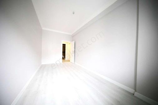 Altıntepe'de Ulaşıma Yakın Balkonlu Ayrı Mutfaklı 2+1 Daire