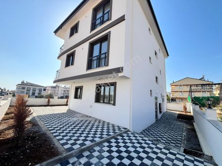 Merkezde Ara Kat Ön Cephe Sıfır Daire Asansörlü İskan Var