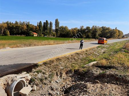 Başkan Emlaktan Satılık Seyitgazi Bardakçı Köyü 8.662 M2 Tarla .