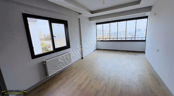 Yaşar Doğu Caddesi Üzerinde Havuzlu Doğalgazlı 2+1