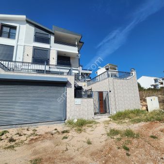Didimde Denize 700 Metre 4+1 Kapalı Otoparklı Manzaralı Villa