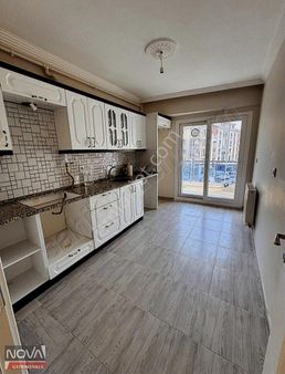 50.yıl Mahallesi 3+1 Köşe Cepheli Caddeye Yakın Satılık Arakat