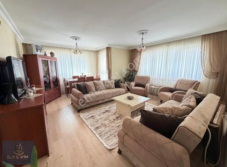 Akşemsettin'de Merkezi Lokasyon 3 Balkonlu Ara Kat Site Dairesi