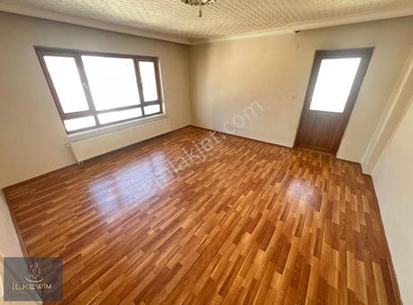 Misket Çarşıda Çift Balkonlu Katta 3+1 Satılık Fırsat Daire !