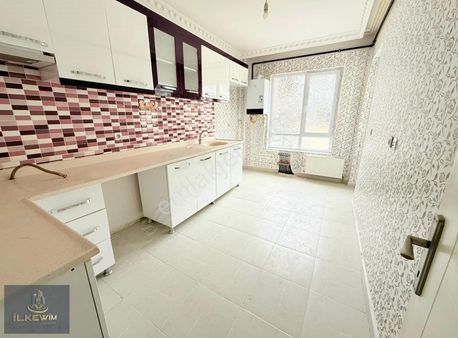 Cadde Üzeri Tüm Cepheleri Açık Kat Konumunda 2+1 Satılık Daire