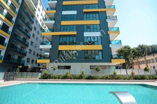 Alanya Merkezde Taşınmaya Hazır Denize Yürüyüş Mesafesinde 3+1 Lüks Daire
