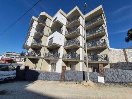 Kuşadası Davutlar,da Merkeze Ve Marketlere Yakın 2+1