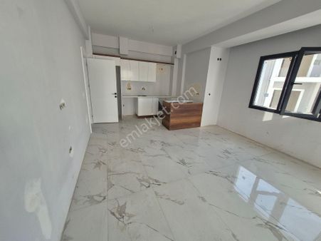 Davutlar'da Havuzlu Sitede 2+1