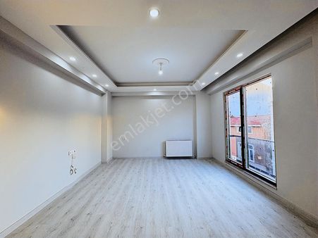 100 Yıl Mahallesinde İtfaiye Bölgesinde 2+1 Lüks Daire