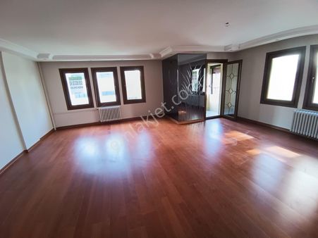 Çalışlar Caddeye Yakın 4+1 Ara Kat Kiralık Daire