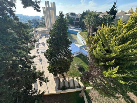 Kuşadası Kadınlar Denizi Plaja 300m Havuzlu Site 4+1 Doğalgazlı Manzaralı Satılık Villa