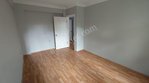 Yahyalar Çeşme Meydanında Bahçeli Geniş Kiralik 3+1 Daire