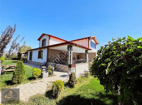 Nova A&y'den Meram Gödene'de Geniş Bahçeli Satılık Villa