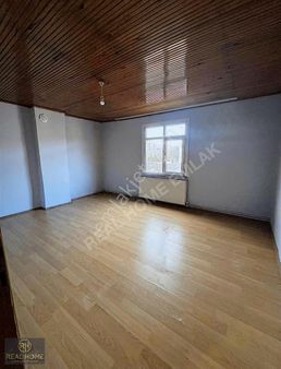 Yarımburgaz Mahallesinde 3+1 135 M2 Kiralık Daire