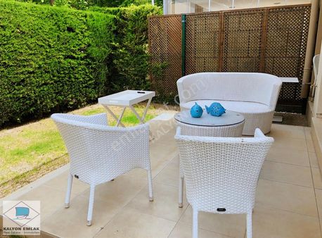 Alaçatı Çamlık Yol Göbene Mevkiinde Satılık İkiz Müstakil Villa