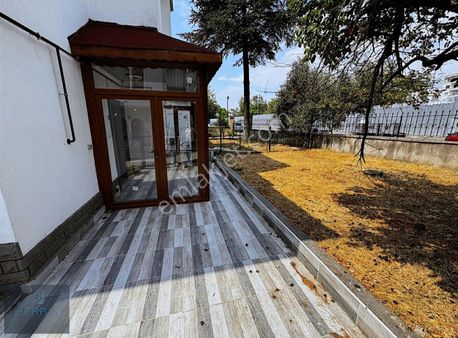 Site İçinde Geniş Teras Ve Bahçeli Barbekülü 4+1 Triplex Villa