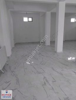 Remax Design Maltepede Satılık Dükkan
