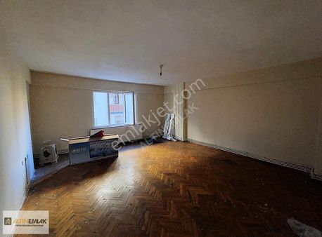 Kemaliye Mahallesinde 2+1 Balkonlu Birinci Kat Satılık Daire