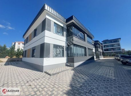 Azizhan'dan Şafak Caddesinde Satılık 2+1 Lüx Daire